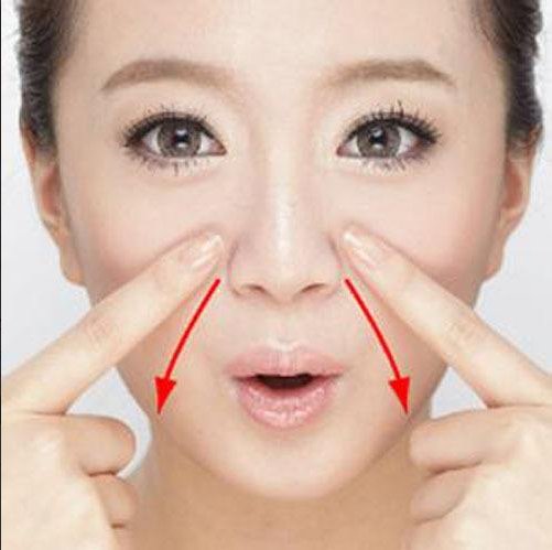 注意:女人一旦有法令纹，无需玻尿酸!跟下面女人学，纹悄悄走了