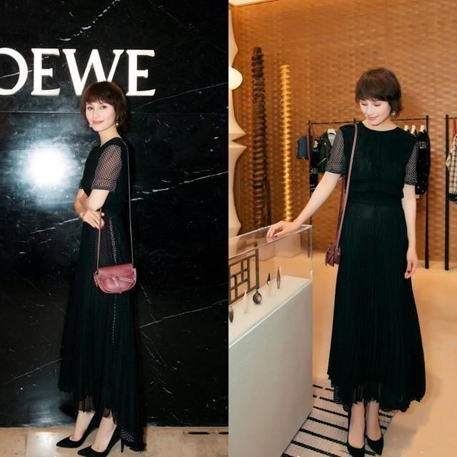 袁泉衣品太好，这条小黑裙再穿二十年都不过时，关键还有这小心机
