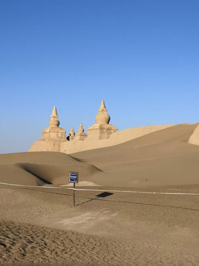 世界上唯一存在的沙漠胡杨林景区，内蒙古额济纳弱水胡杨风景如画