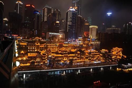 国庆重庆游客3859万人，明明比成都多1800万，为啥收入少100亿？