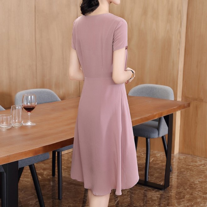 现在女人太敢穿,秀出好身材迷死一大片,简直移不开眼