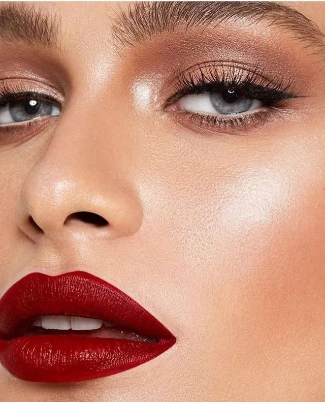 泫雅的复古妆好“坏”!酷女孩你们有福了!