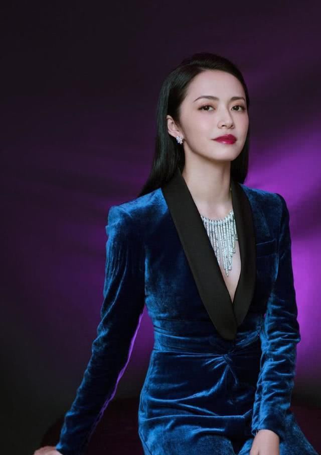 【显瘦】今年开春大火的裤子,比牛仔裤有型,比阔腿裤显瘦,明星都在穿!