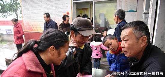 再过一段时间，很多村子要换“领导”了，农民很高兴，有人很担心