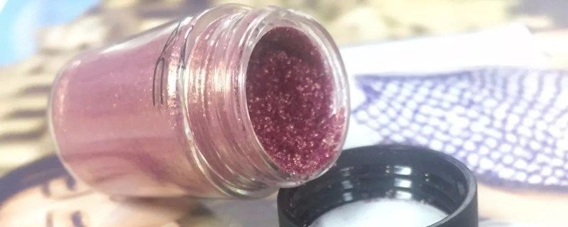  干粉眼：眼影干粉和湿粉有何区别