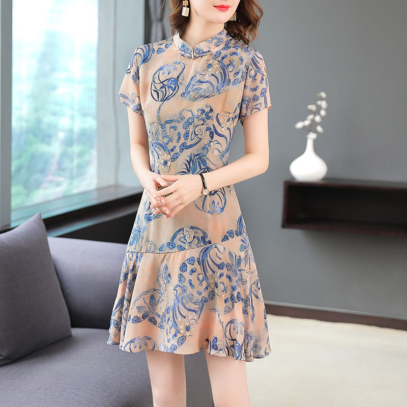 任何年龄段的女人穿上旗袍，都惊艳得让人挪不开眼，美到炸