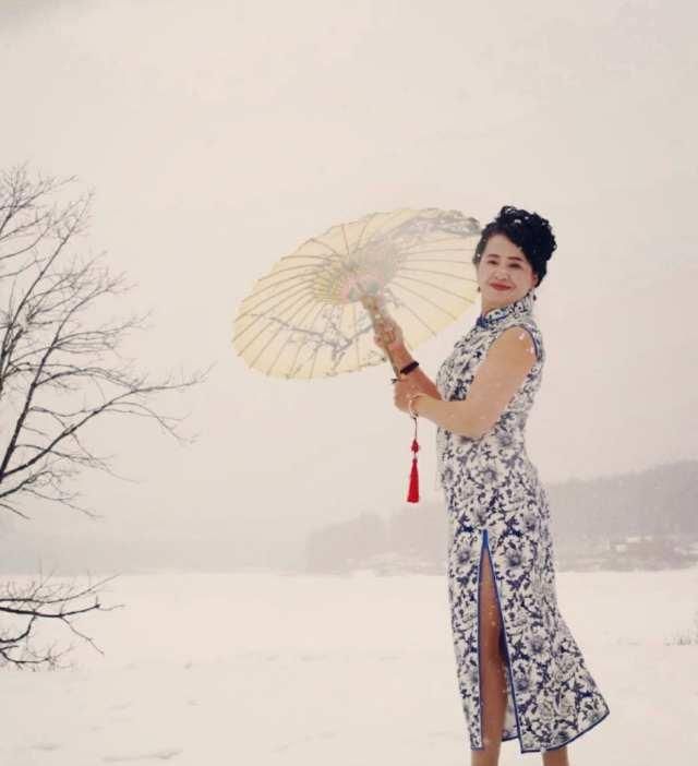  #服饰#中国传统服饰旗袍在雪地里绽放