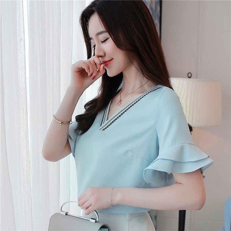 上身丰满的女人多穿这样的短袖，修身显身材，美炸了