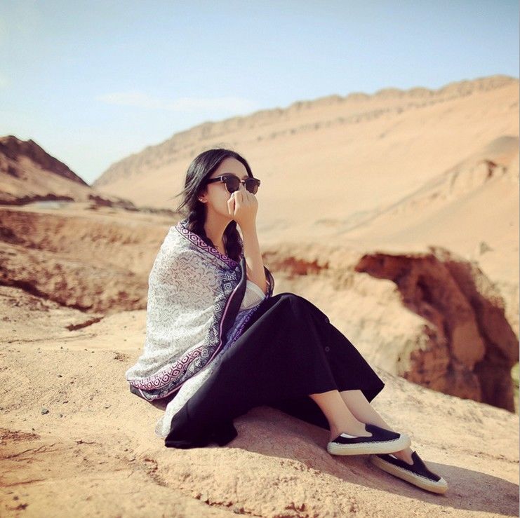 媳妇个子矮，不敢买长裙，9月就穿“秋披肩”，时尚又显高