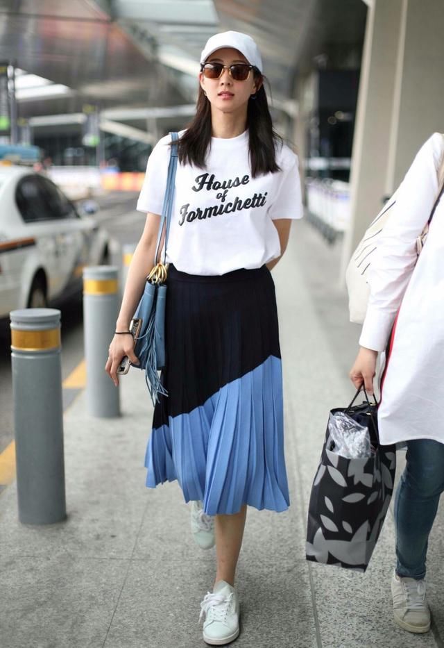 张钧甯总算穿对衣服了，走性感风的她简直秒杀柳岩！