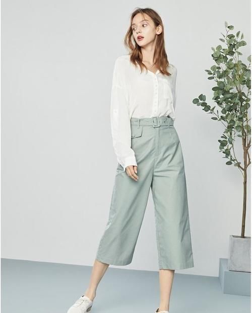  『女生』小个子女生别再穿紧身裤了，太显胖！这三种裤子更显高