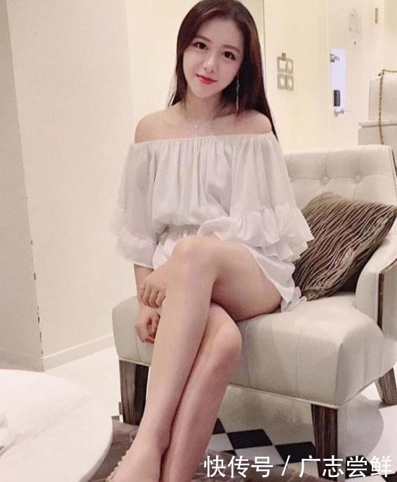 【位美女选择】美女街拍:时尚迷人的紧身牛仔裤小姐姐,更显年轻靓丽的身姿!