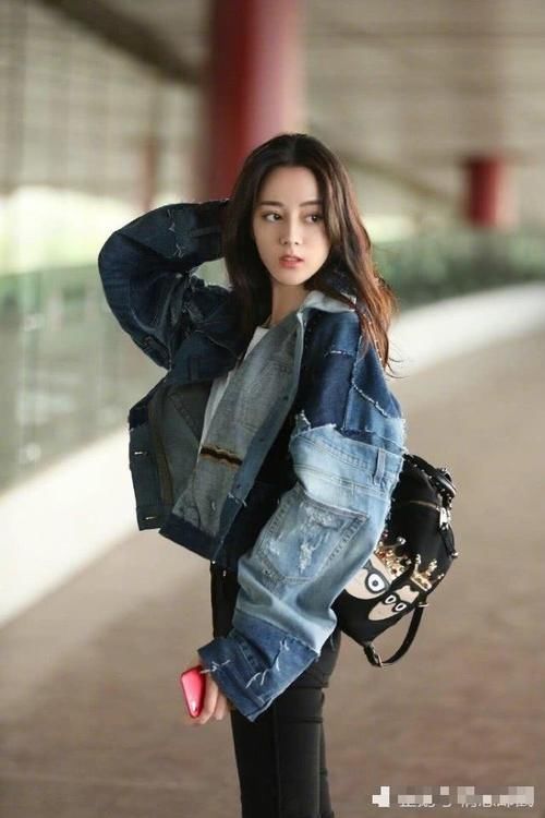 『穿搭』Lisa牛仔外套清爽甜美,杨幂牛仔外套模特身材,赵丽颖可爱温柔