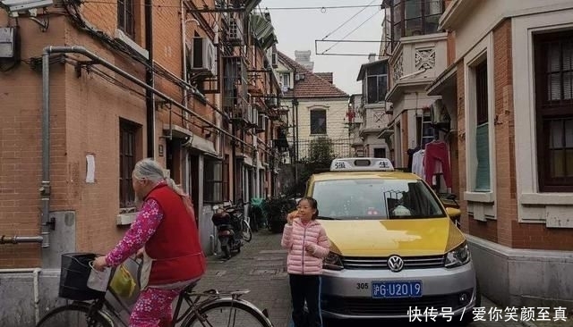  「出门」一到冬天，农村就出现一种奇怪的现象，穿睡衣出门的人