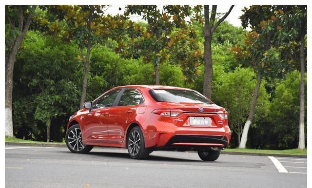  【汽车品牌】跟大家曰产对比，丰田汽车的这个平级车改善较大 ，操纵也有所提高