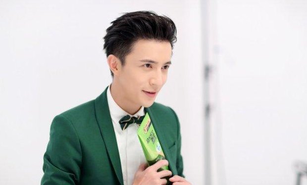 《我们的少年时代》众主演换西装,王俊凯力压千玺,王源绅士范!