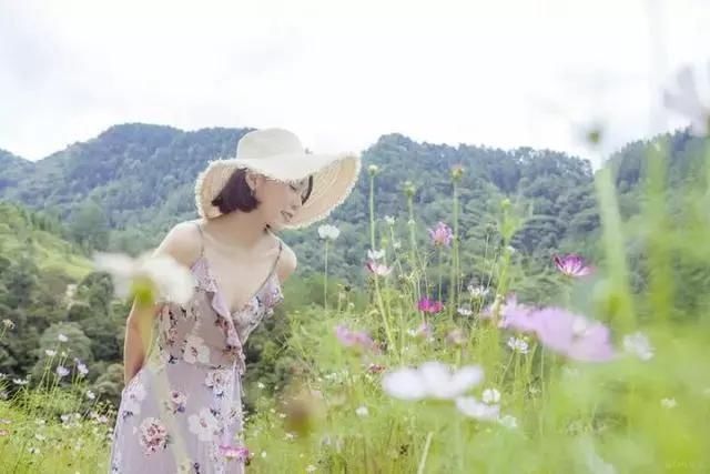  老桥@52岁的他为健康养老，跑大山里盖木屋，过上让人艳羡的生活