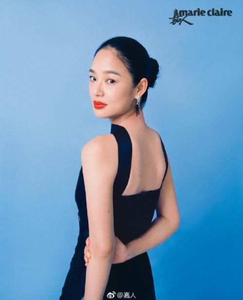 40岁周韵淡妆出镜，少有的高级脸让人着迷，高贵优雅美在骨子里！