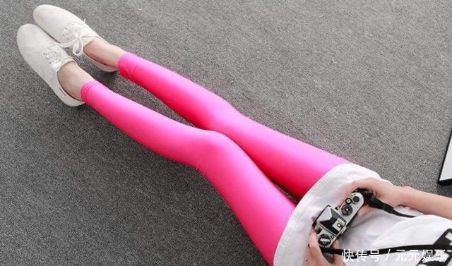 时尚穿搭：不挑年龄的打底裤穿搭，让女人轻松的就能穿出迷人感觉