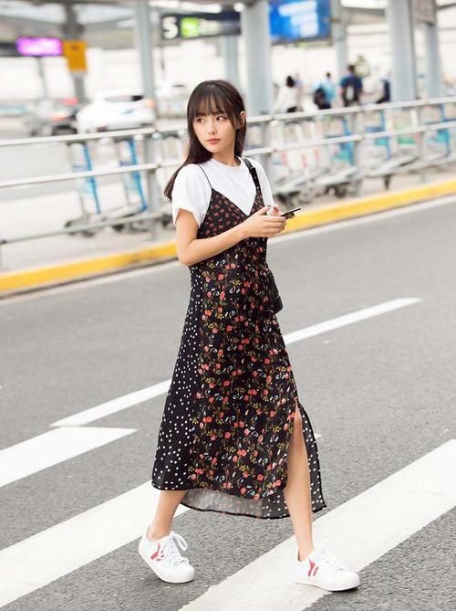 [碎花]春天里的碎花裙，过了40岁女人最趁手的＂武器＂！温婉知性且减龄
