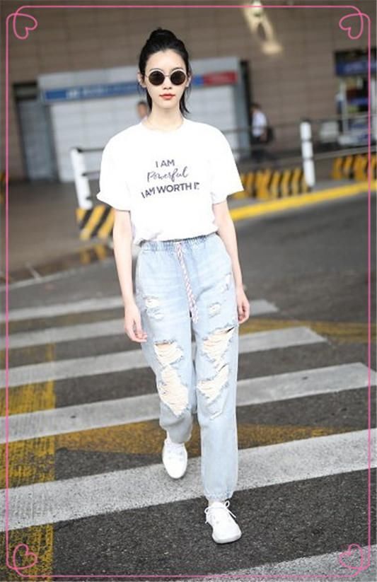 奚梦瑶只会炫腹？不穿露脐装照样美炸，网友：难怪何猷君穷追不舍