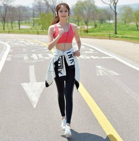 瑜伽裤让你的美更加别致，更加有活力！