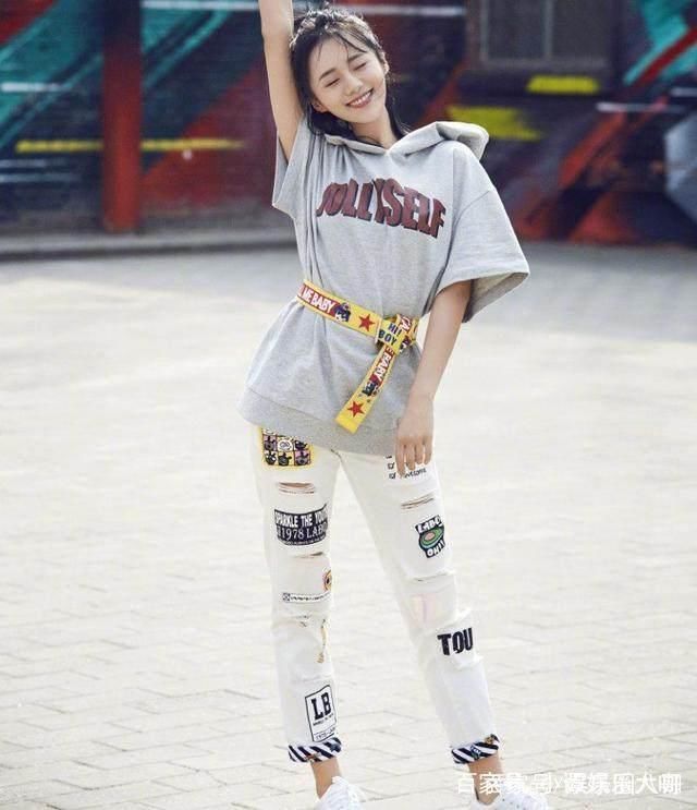 安悦溪和谢娜撞衫反而显老，造型毁在发型上，发际线快赶上杨幂!