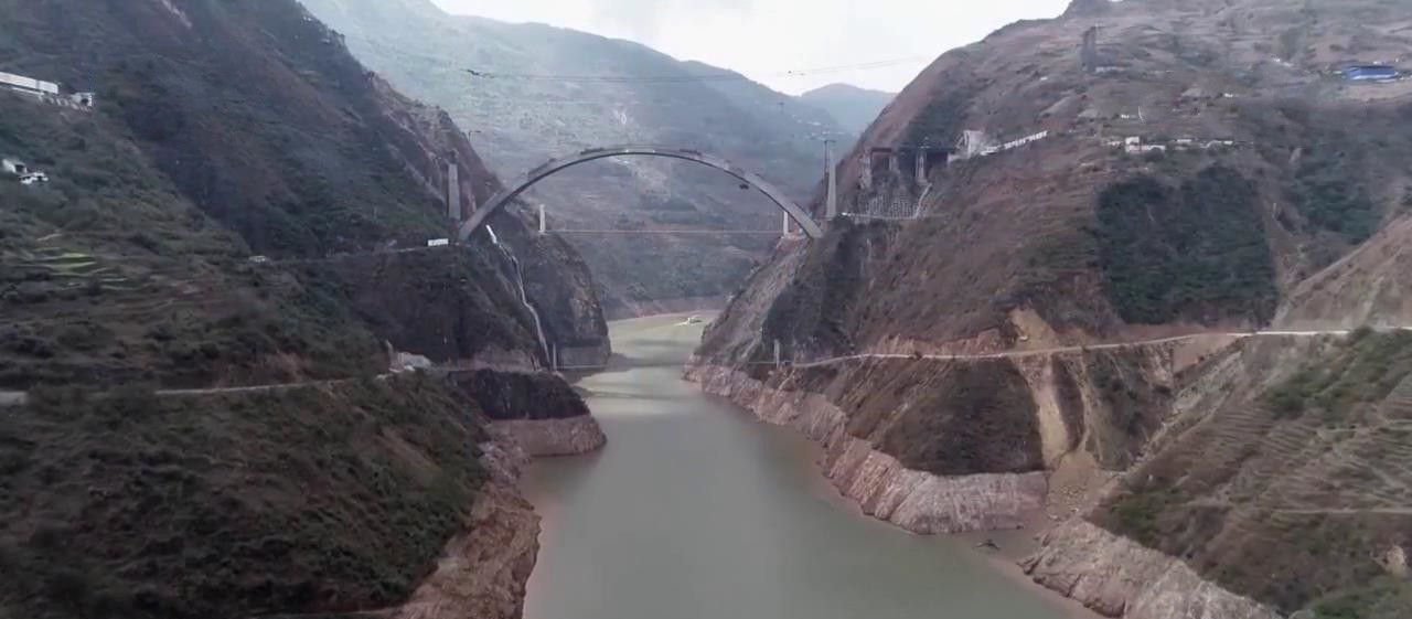  「基建」11年只挖了12公里！“世界最难挖的隧道”仅剩最后两公