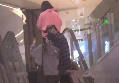 『更换』这是什么神仙手滑？蒋梦婕微博头像更换成了陈立农，怎么回事？