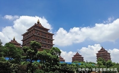 中国曾经的土豪村，都住着豪车豪宅，现在却负债400亿
