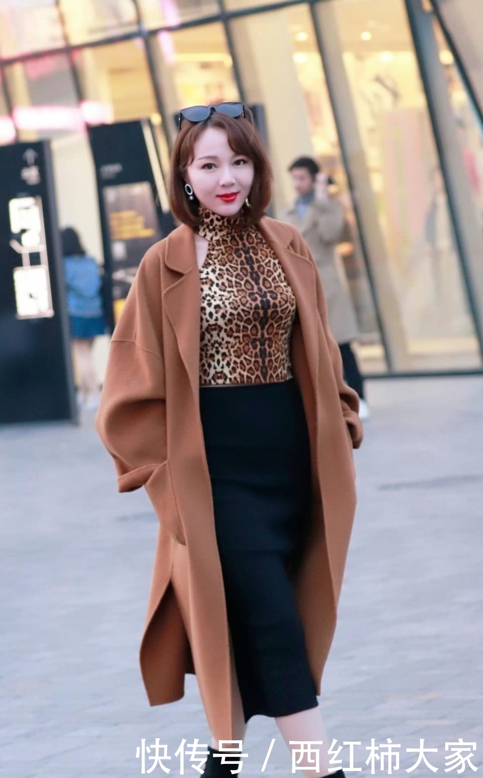  成熟■路人街拍：优雅端庄的成熟魅力，女人味十足！