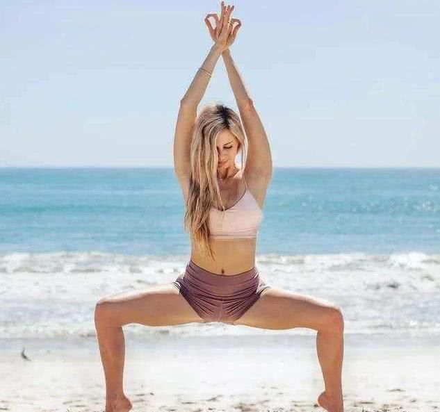 女生应该常练这三式瑜伽,让你拥有纤腰美腹变女神!