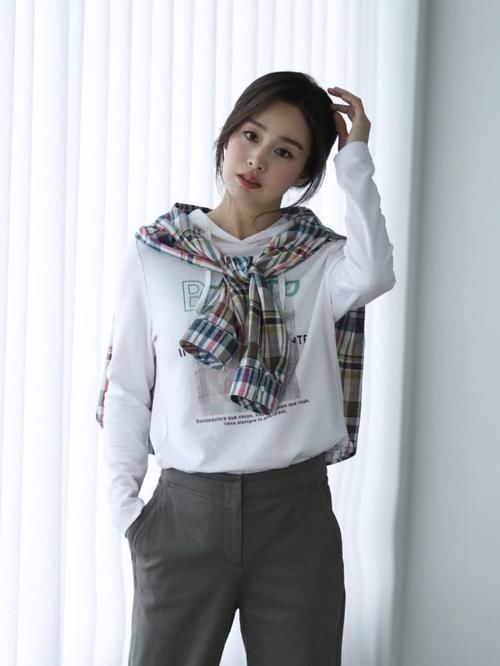  「颜美」Rain娇妻2胎后更减龄，演绎4套职场风真气质，配少女颜美到认不出