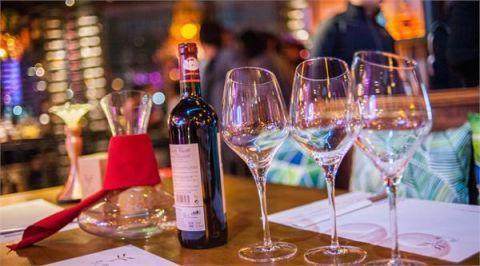 武汉摧毁跨省酒托,如今这世界,眼见早已未必属实了