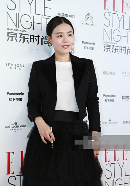 春春杨幂唐嫣杨颖同台亮相，原照流出，网友:真漂亮