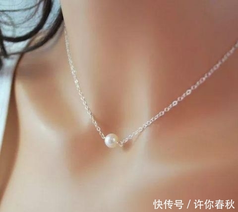 「条珍珠项链」简直不要太好看,珍珠项链时下最流行的几种佩戴方式都在这了
