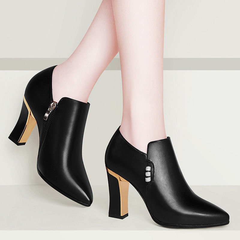 一双舒适的粗跟高跟鞋，可以决定你的气质，在这个秋季美美哒