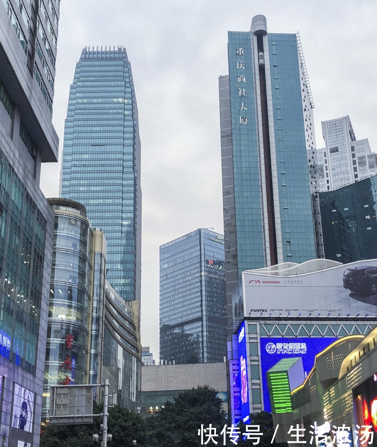  第一城■我国最难修地铁的城市，却成为西部地铁第一城，游客感