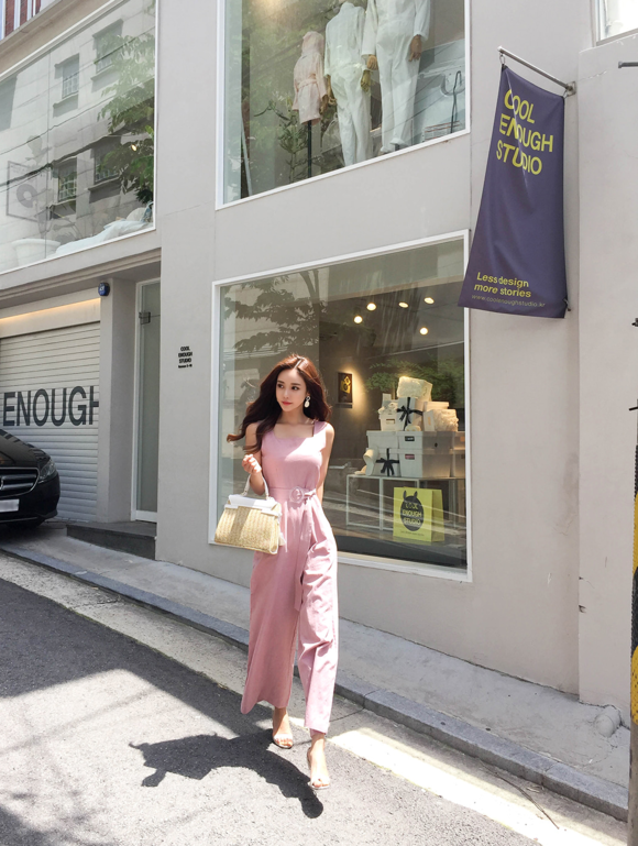 头条女神孙允珠，蜜桃汽水碎冰亮丝束腰阔腿裤