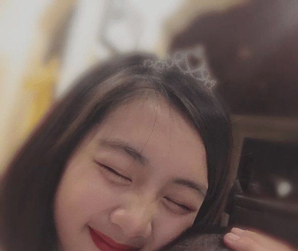  「黄磊」黄磊大女儿多多穿粉色背心出镜,网友:你为什么这么好看?
