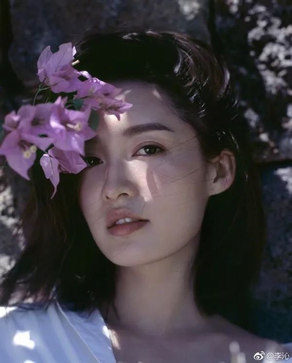 讲真| @杨丞琳 你的晒伤妆不够自然啊，想出街还得跟泫雅李沁学学