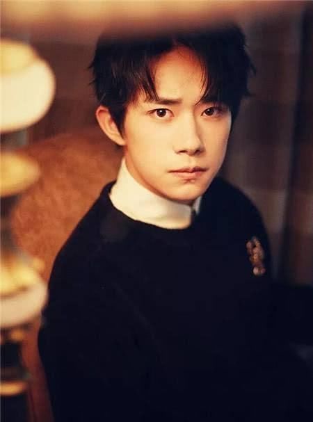 这款发型这么流行?易烊千玺班上好多同学都留，胡先煦也很偏爱!