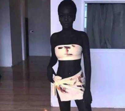 她是目前为止全球最黑的模特,涂上口红之后让人瞬间爱上了!