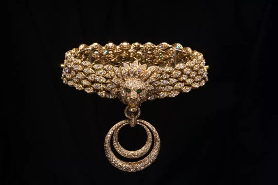 传奇| 八段婚姻和盛世美颜不是重点，她的珠宝才让人大开眼界