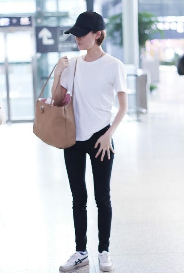 车晓的腿让男人怀疑人生，私服成为机场红人!网友:嫉妒了!