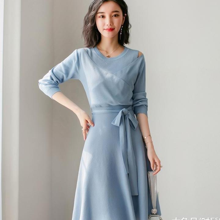 女人过了45岁, 这3种“压箱底”衣服早该扔了, 千万别舍不得!