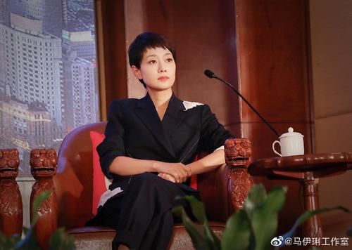  「奔四」马伊琍剪掉十年短发是对的，年轻貌美，非常适合奔三奔四女性