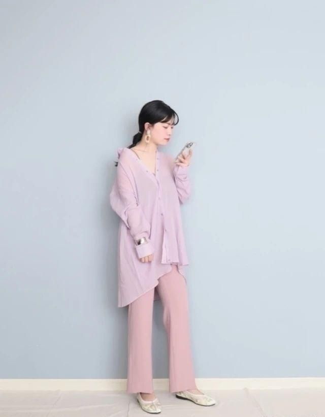  「粉色」为春夏穿搭制造些微轻甜个性！透过粉色系单品提升造型魅力
