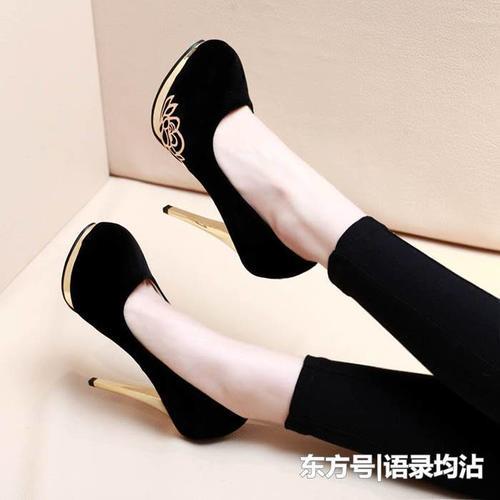 具有十足女王范，女王不只有“恨天高”，还可以有小高跟