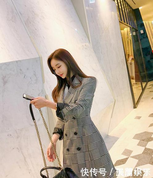  「美女」美女一身小香风穿搭，魅力十足！